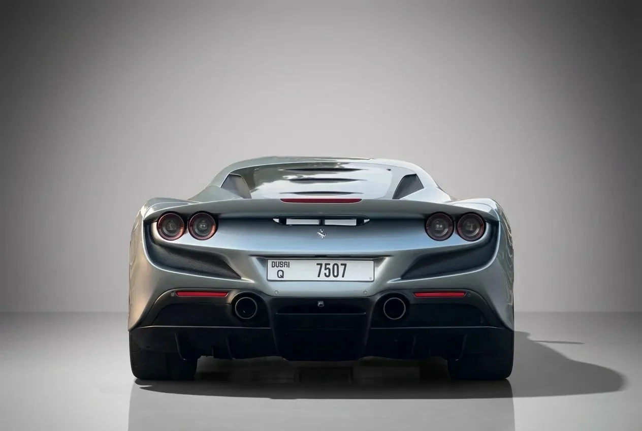 فيراري F8 2023
