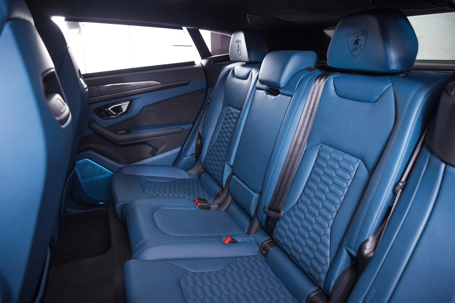 LAMBORGHINI URUS 2023