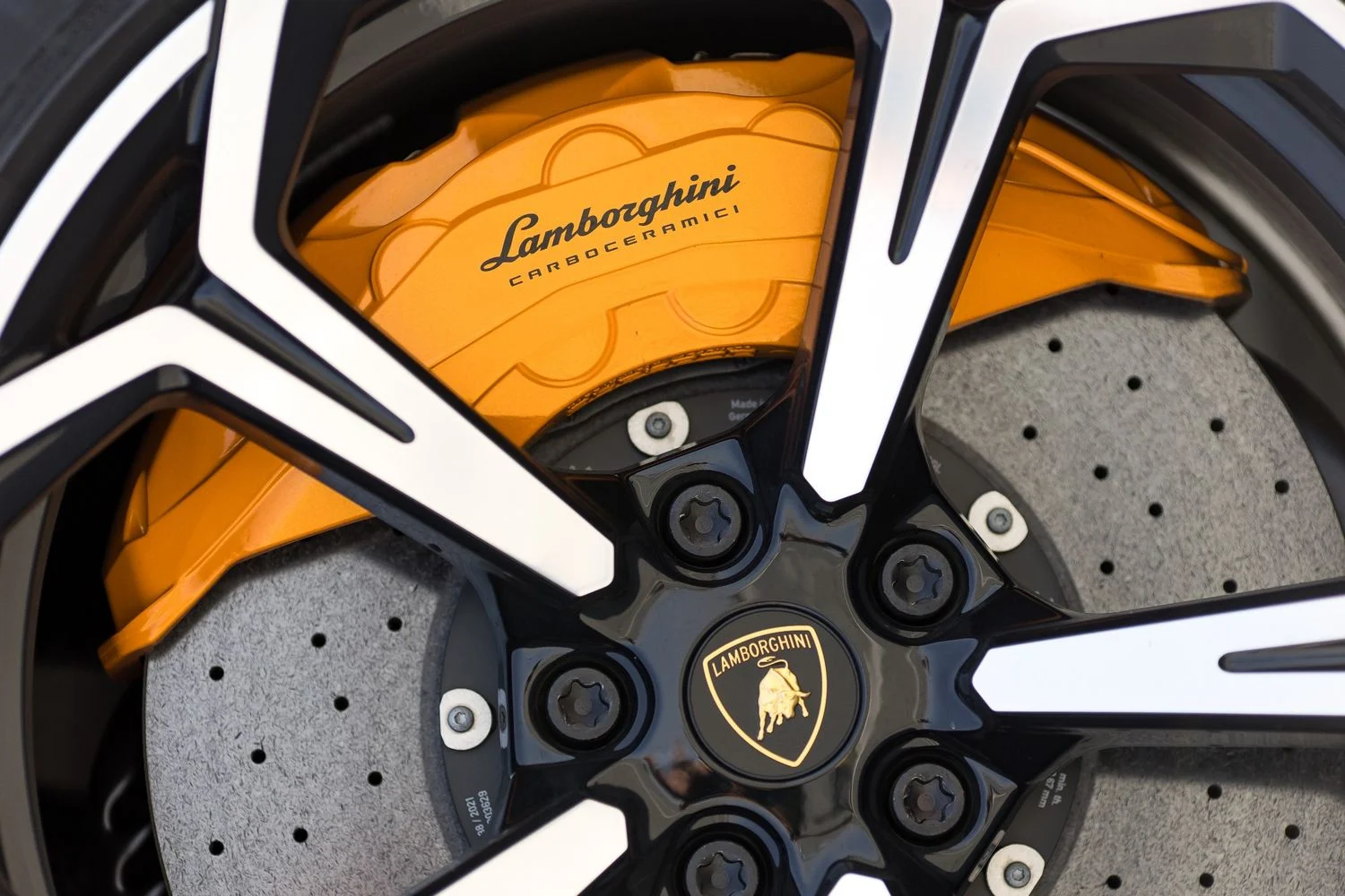 LAMBORGHINI URUS 2023