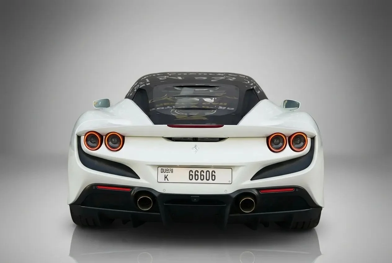 فيراري F8 2023