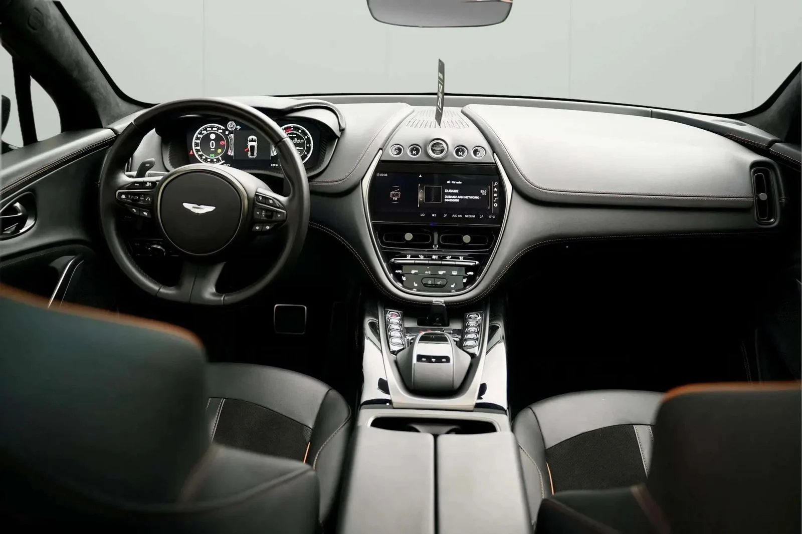 ASTON MARTIN DBX 2023