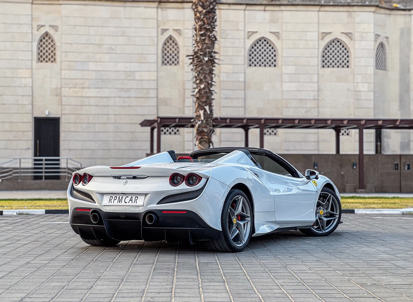 FERRARI F8 2022