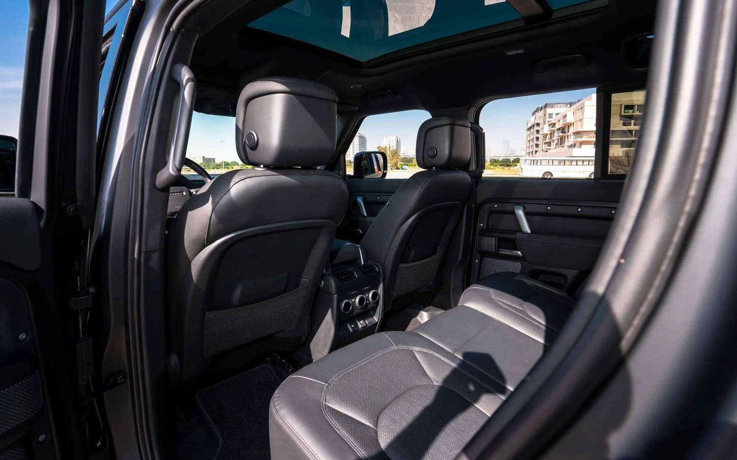 LAND ROVER DEFENDER 2024