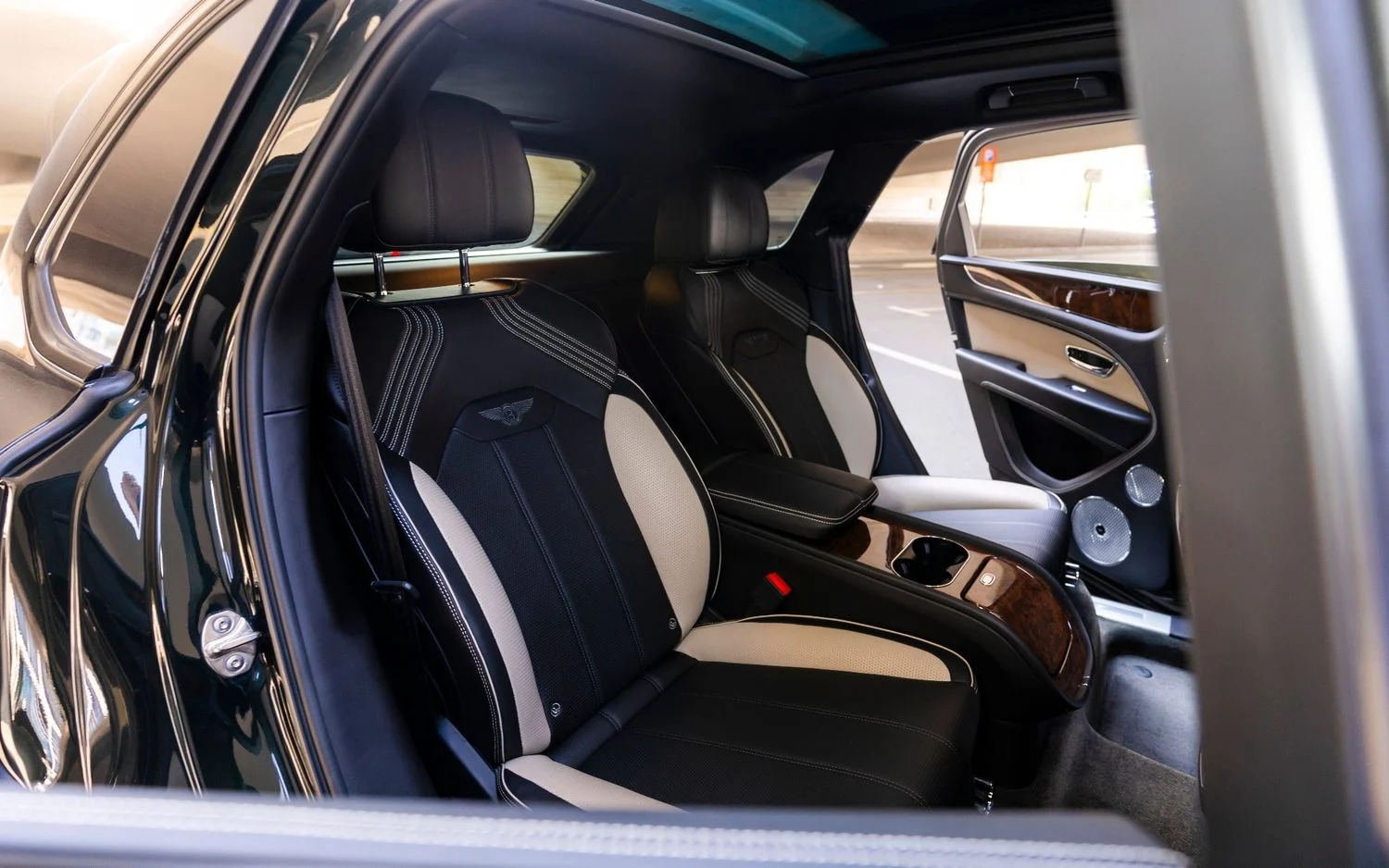BENTLEY BENTAYGA 2023