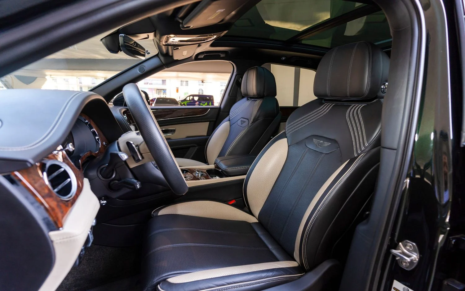 BENTLEY BENTAYGA 2023