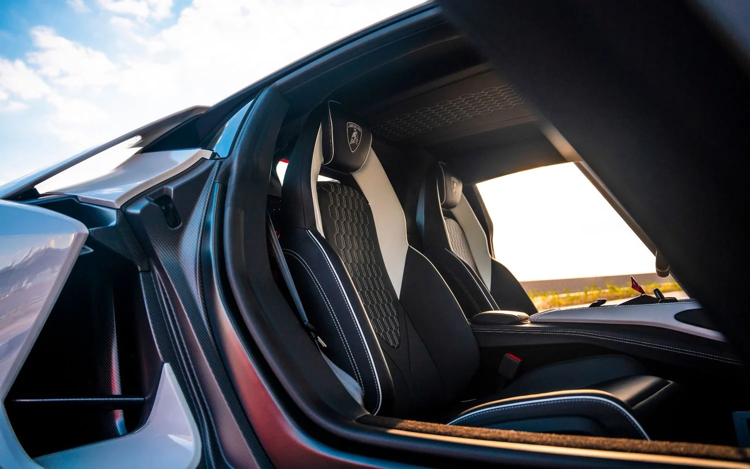 LAMBORGHINI Revuelto 2024