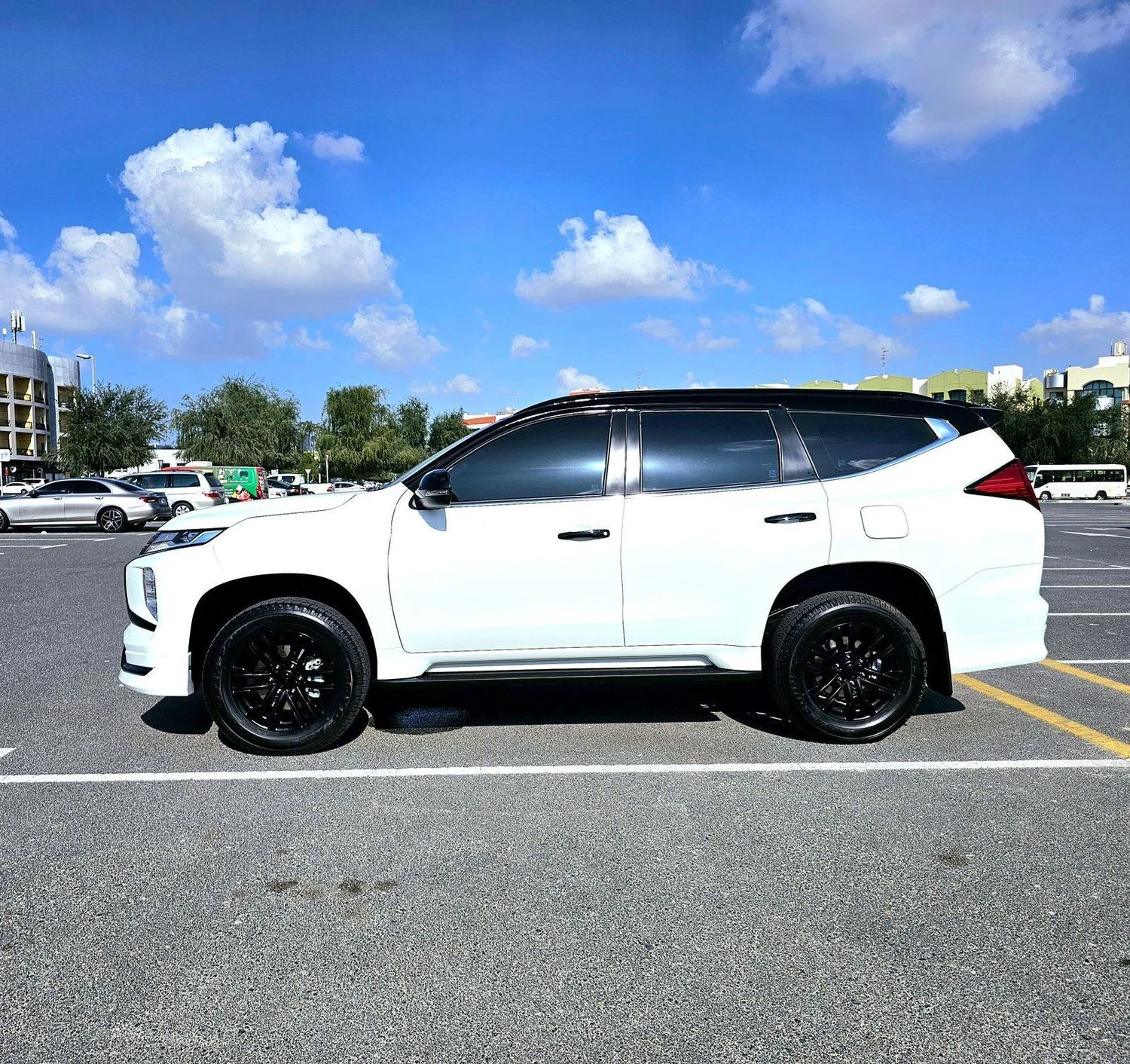 MITSUBISHI MONTERO 2023