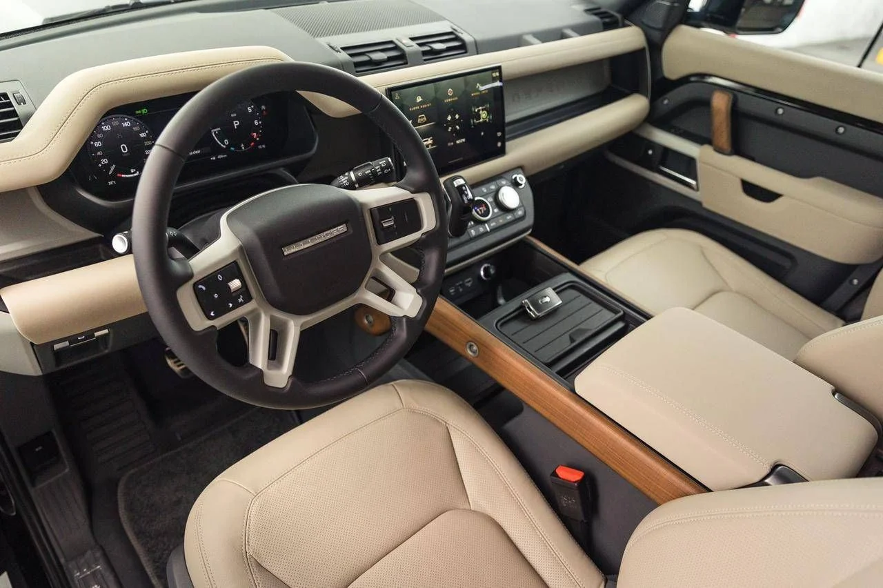 LAND ROVER DEFENDER 2024