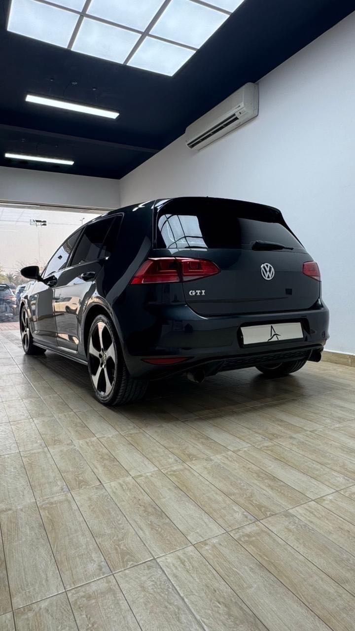 Car Image 2017 VOLKSWAGEN GOLF  GTI