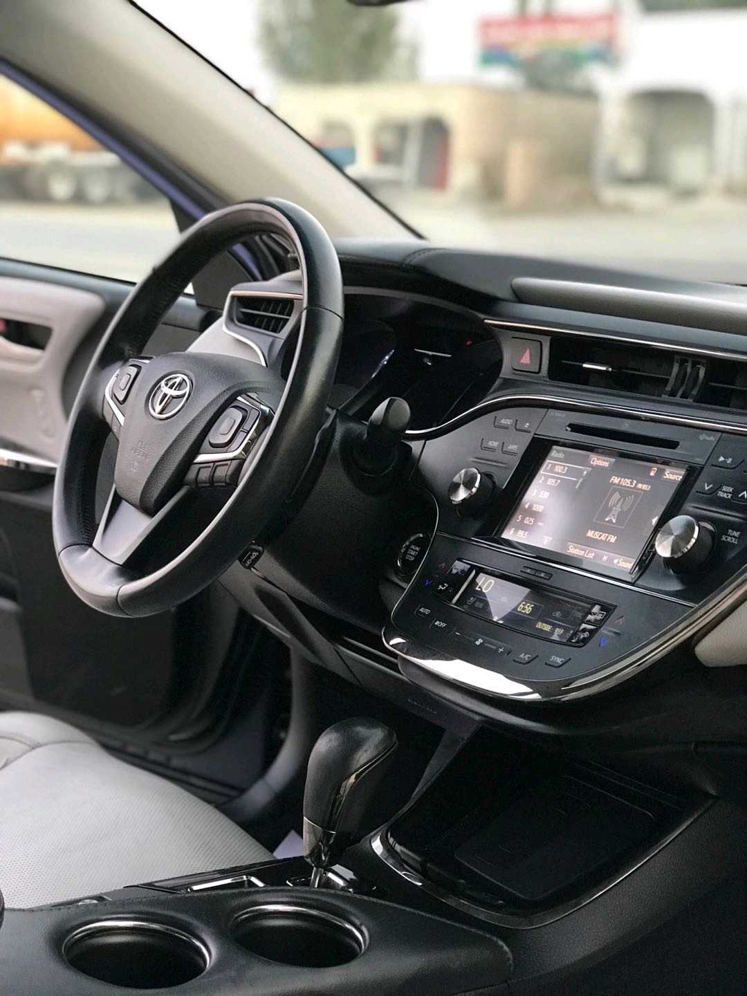 Car Image 2018 TOYOTA AVALON LIMITED