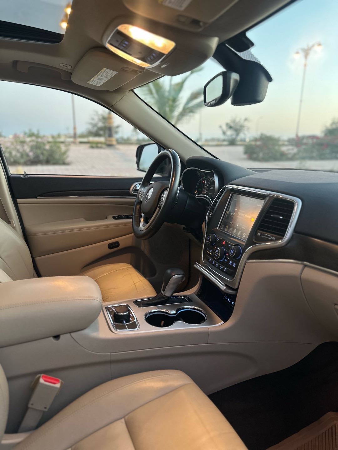 Car Image 2017 JEEP GRAND CHEROKEE 