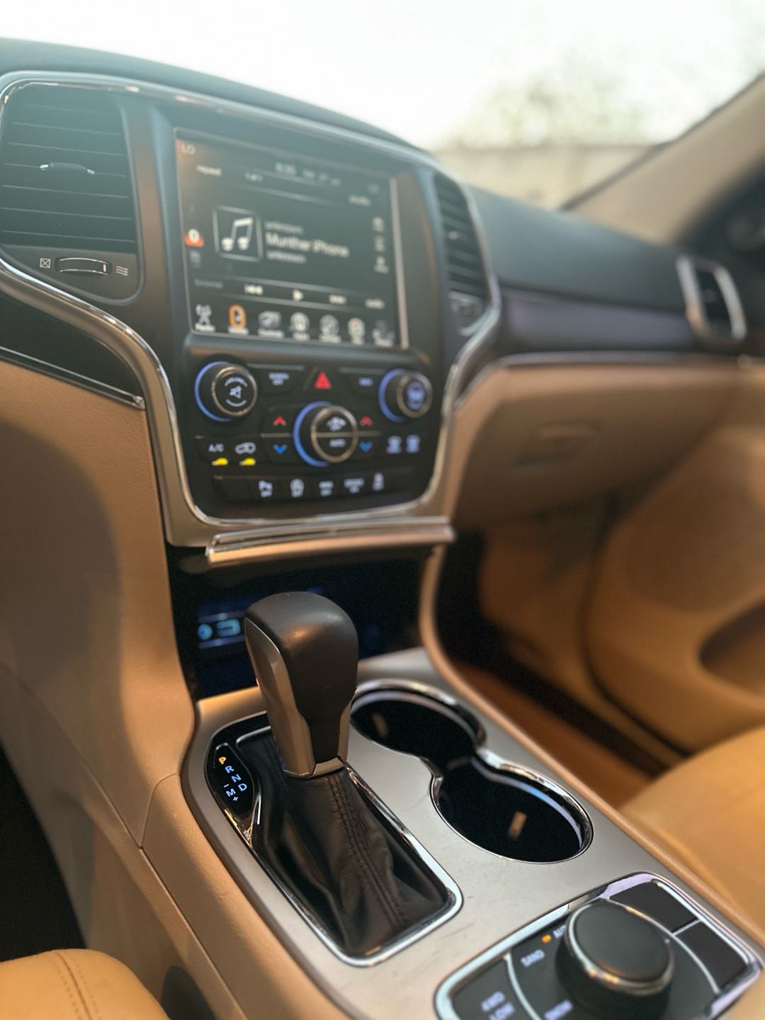 Car Image 2017 JEEP GRAND CHEROKEE 