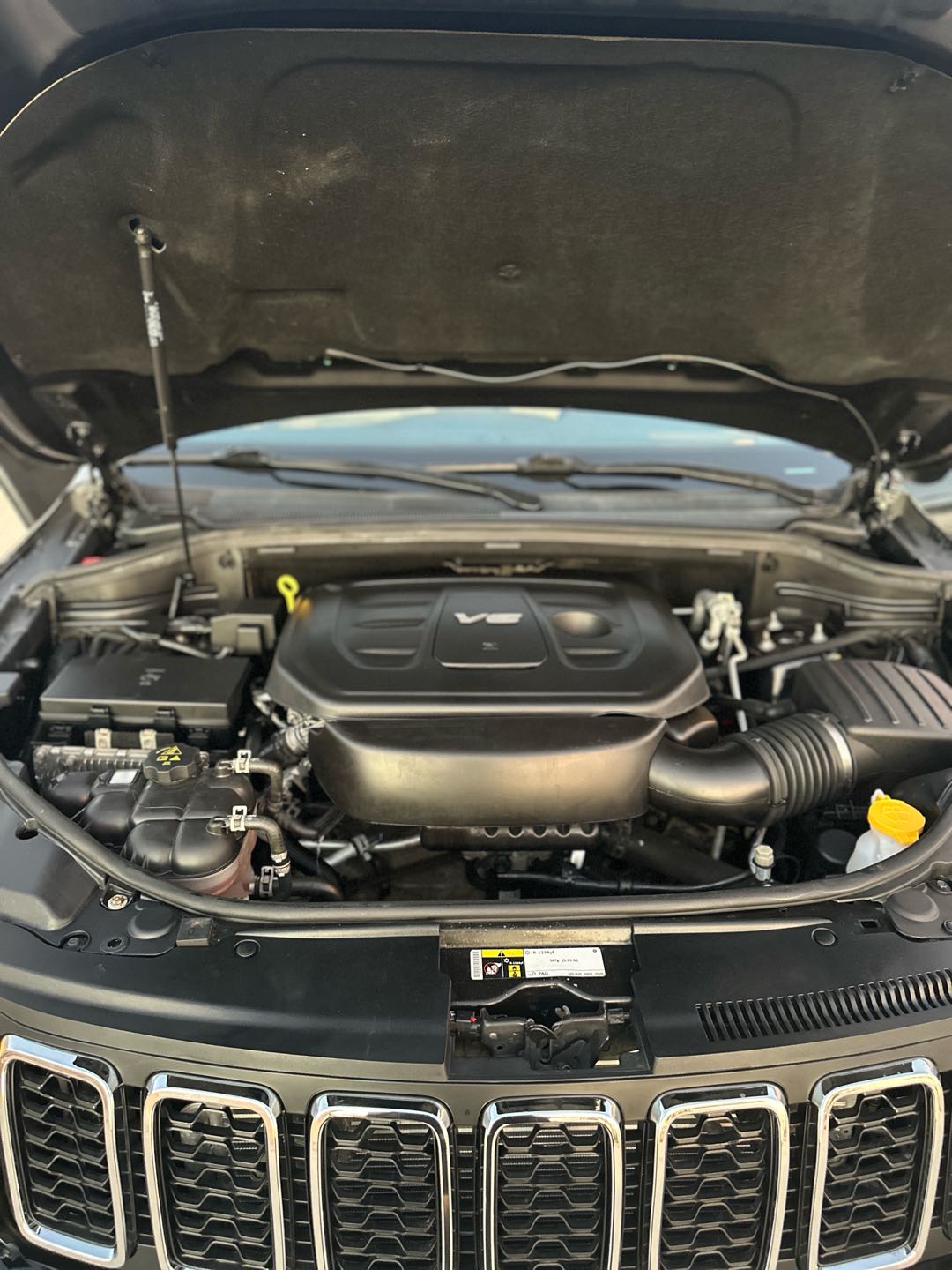 Car Image 2017 JEEP GRAND CHEROKEE 