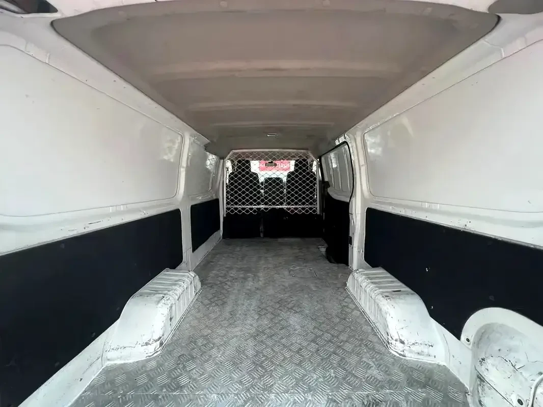 NISSAN URVAN 2020