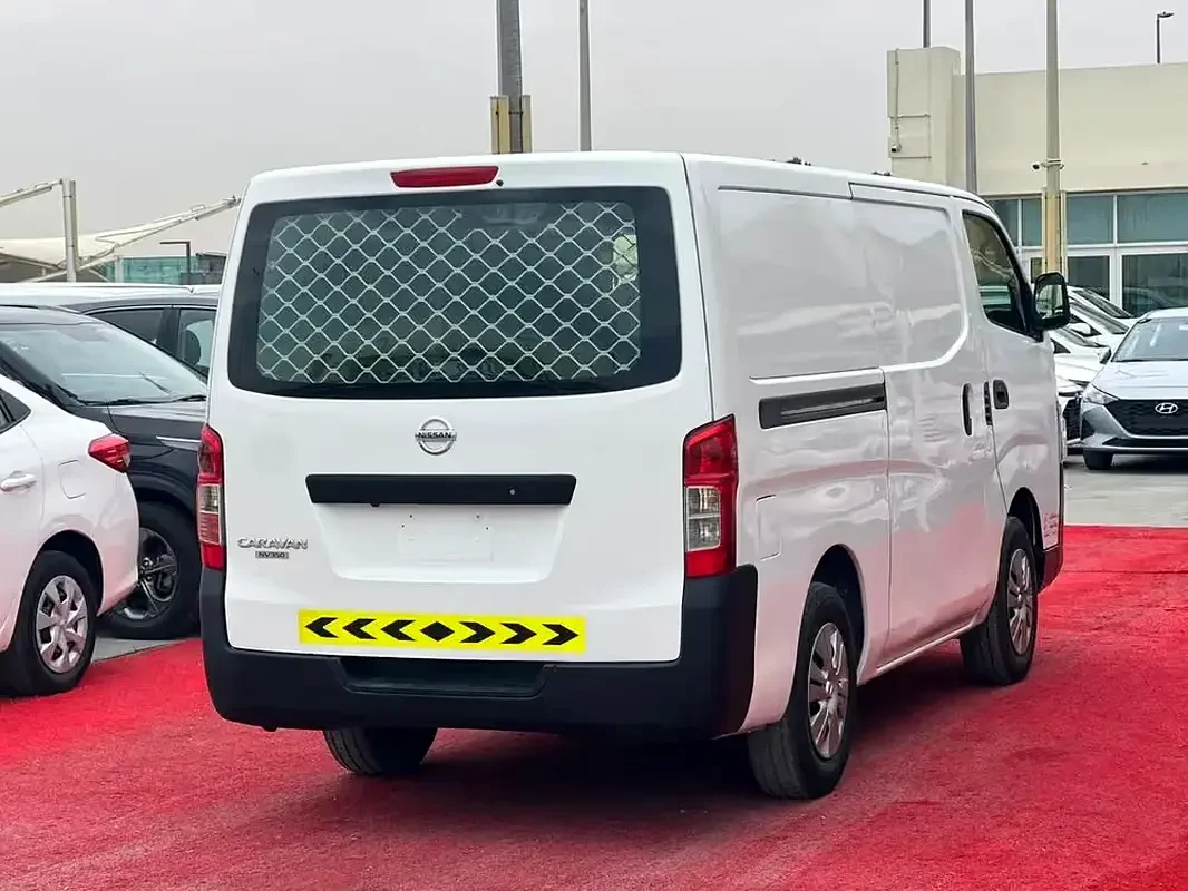 NISSAN URVAN 2020