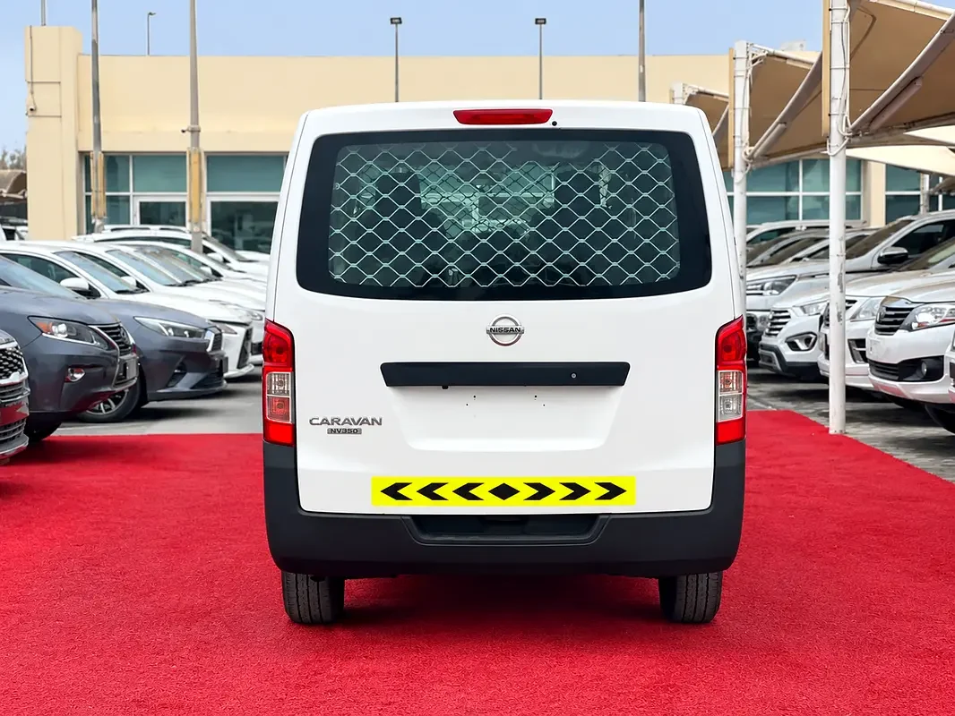 NISSAN URVAN 2020