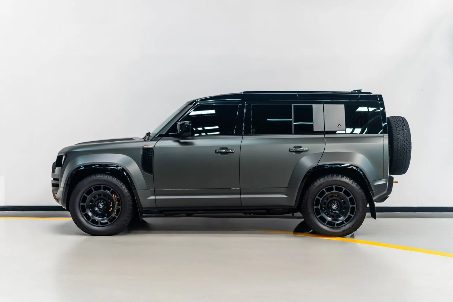 LAND ROVER DEFENDER 2025