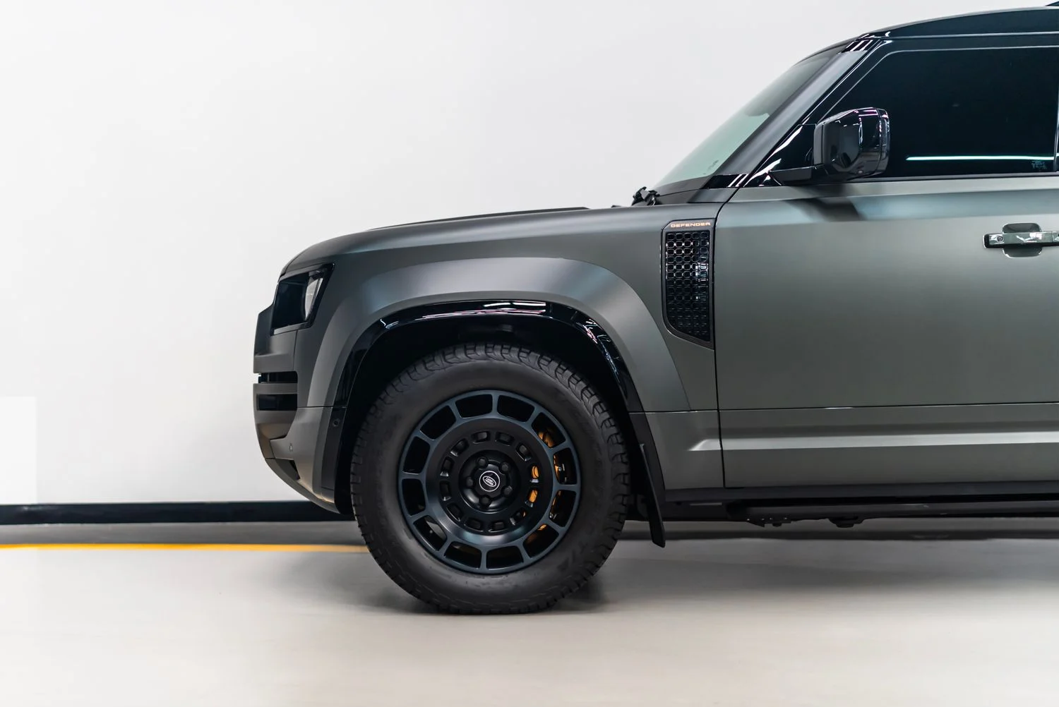 LAND ROVER DEFENDER 2025