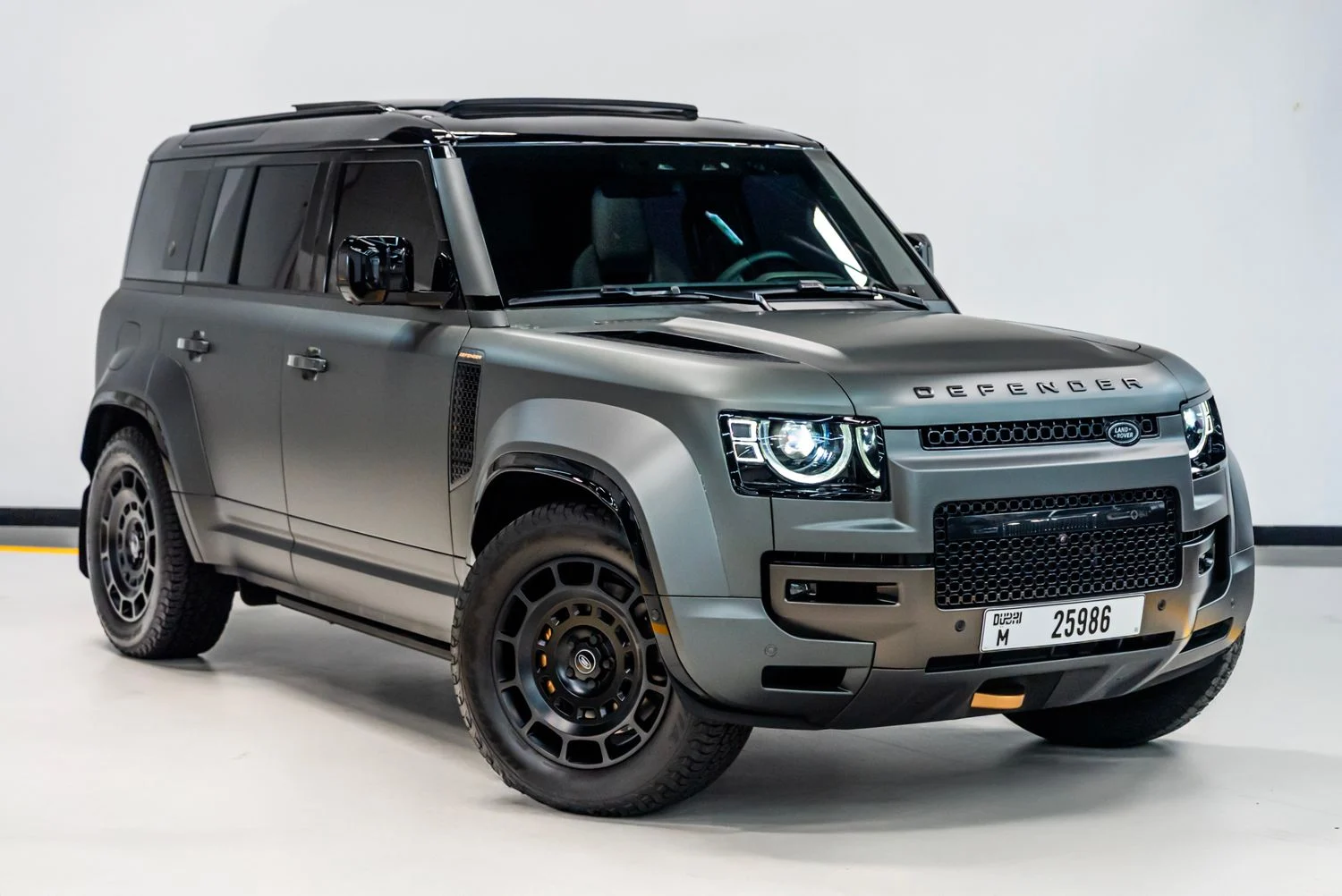 LAND ROVER DEFENDER 2025