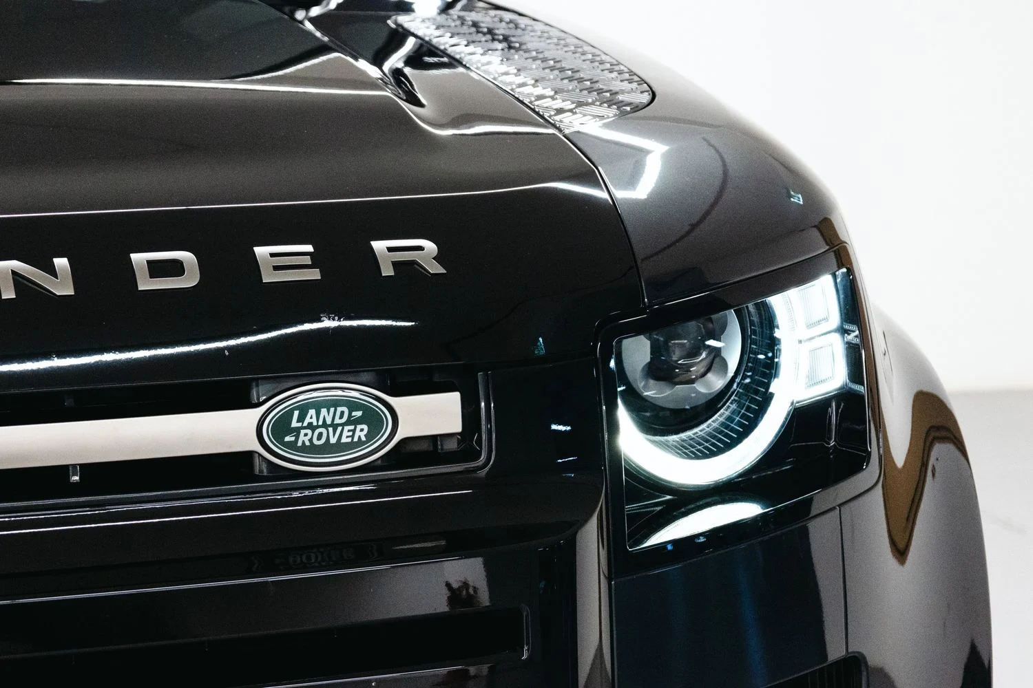 LAND ROVER DEFENDER 2024