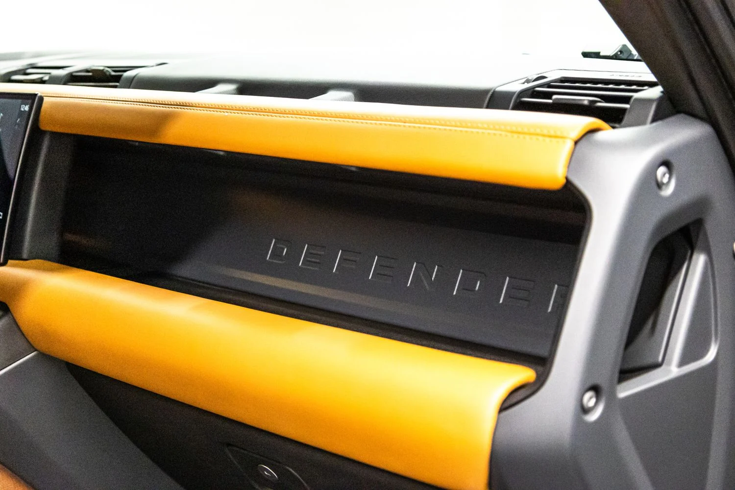 LAND ROVER DEFENDER 2024