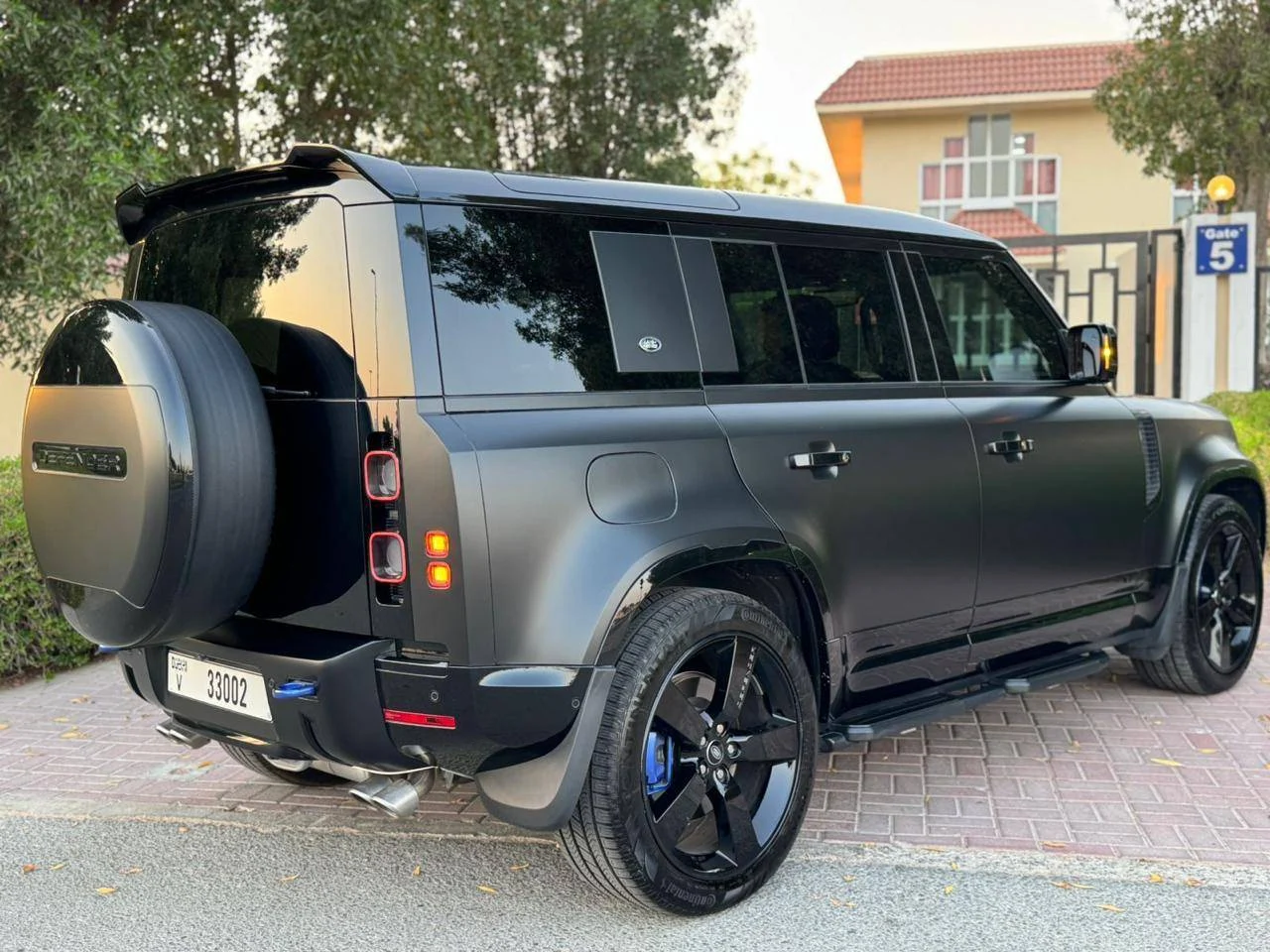 LAND ROVER DEFENDER 2025