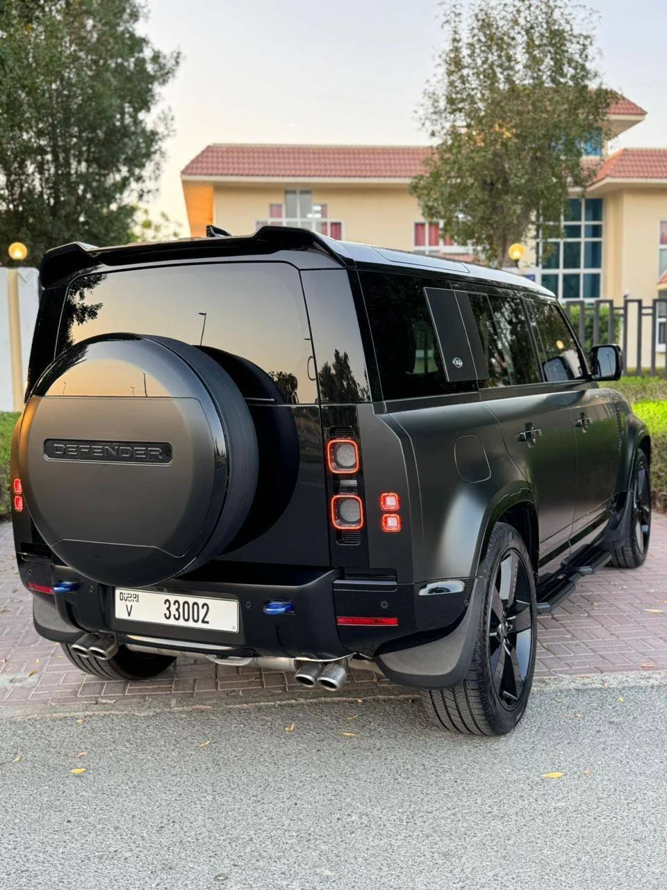 LAND ROVER DEFENDER 2025