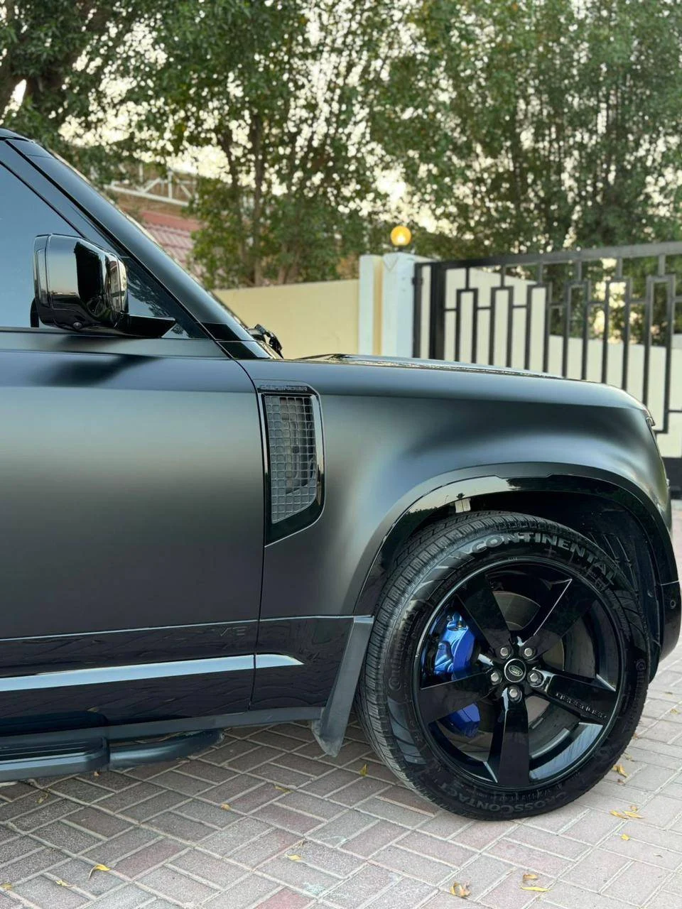 LAND ROVER DEFENDER 2025