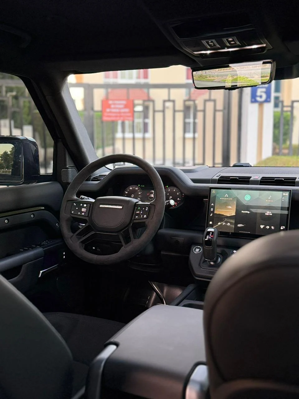 LAND ROVER DEFENDER 2025