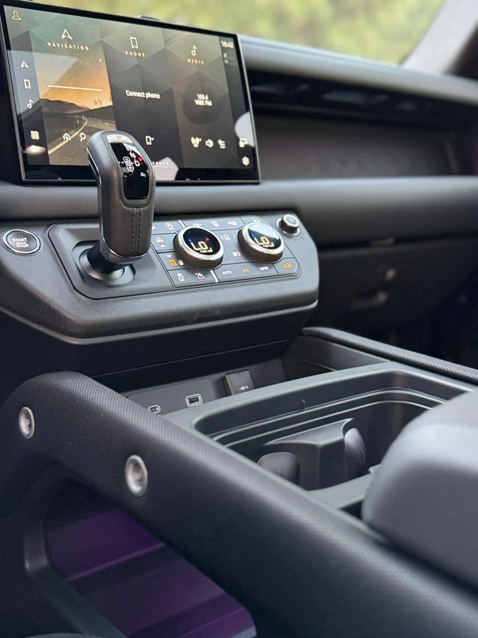 LAND ROVER DEFENDER 2025
