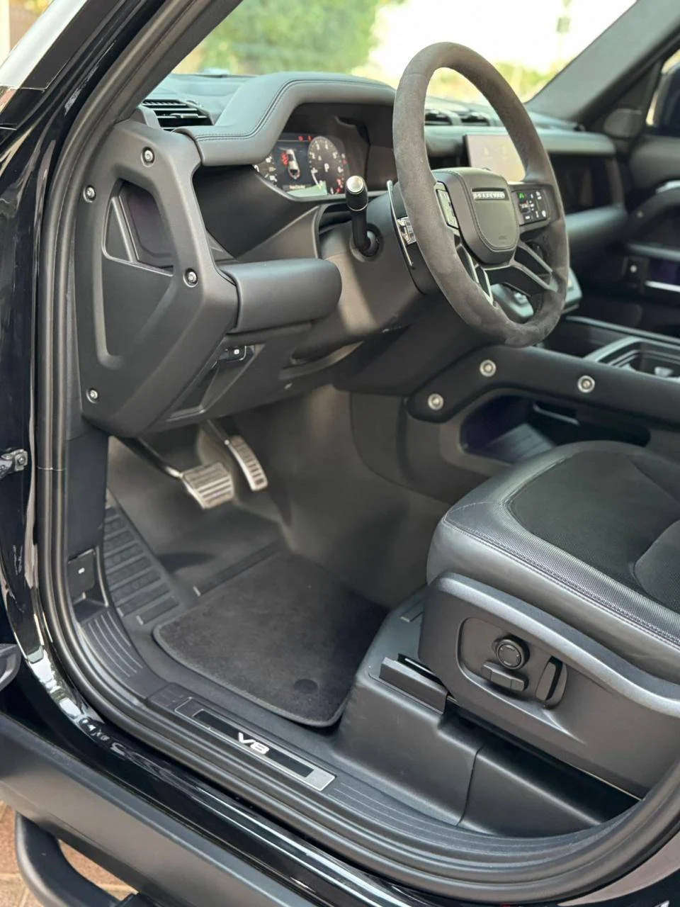 LAND ROVER DEFENDER 2025