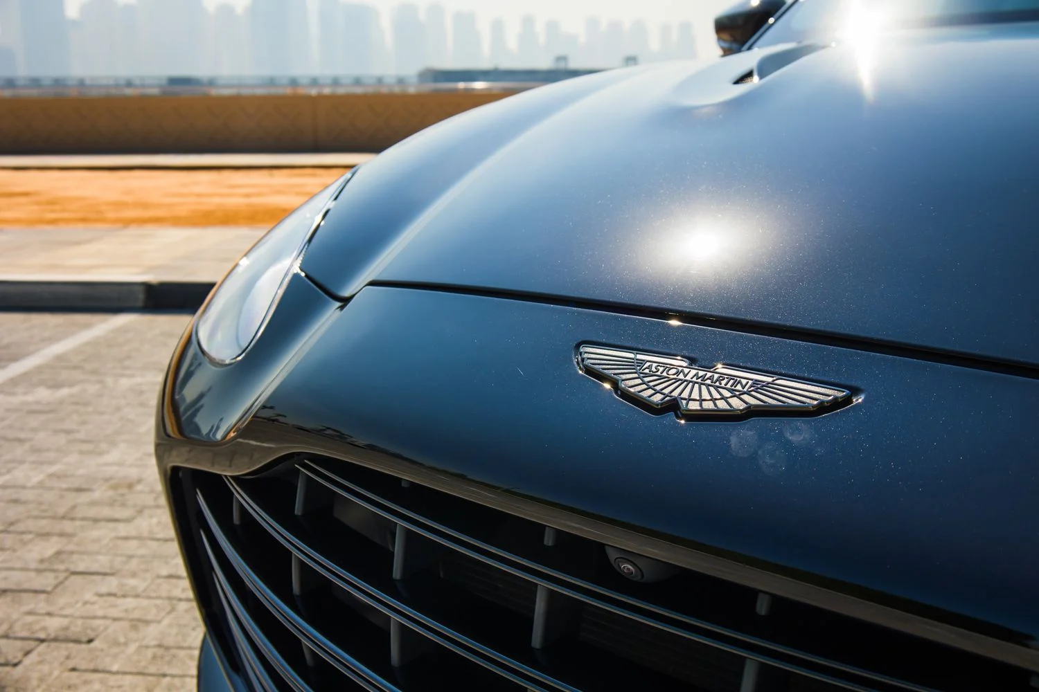ASTON MARTIN DBX 2023
