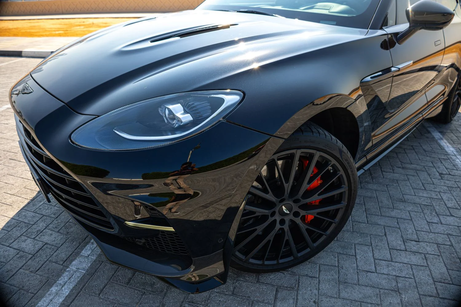 ASTON MARTIN DBX 2023