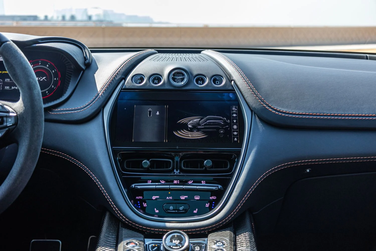 ASTON MARTIN DBX 2023