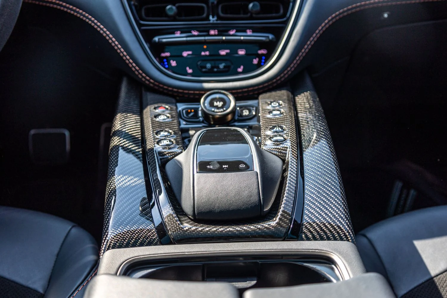 ASTON MARTIN DBX 2023