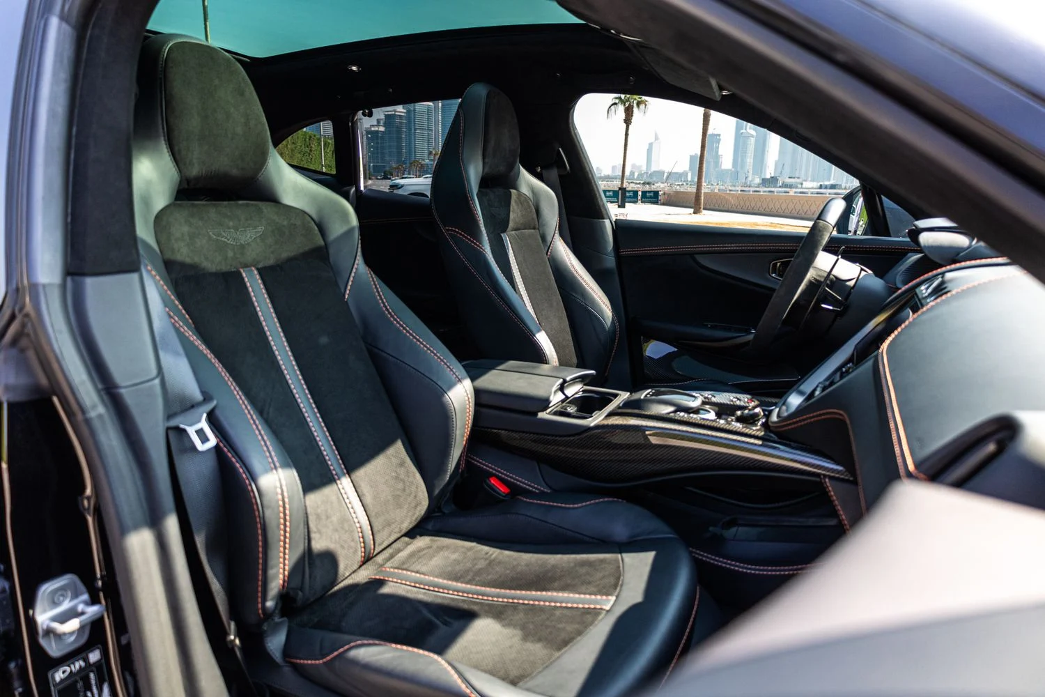 ASTON MARTIN DBX 2023