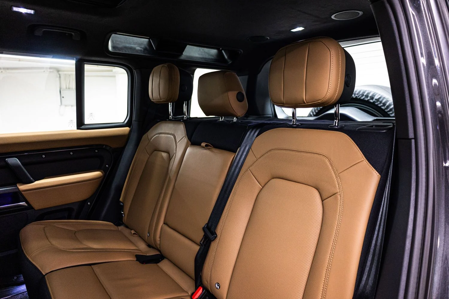 LAND ROVER DEFENDER 2025
