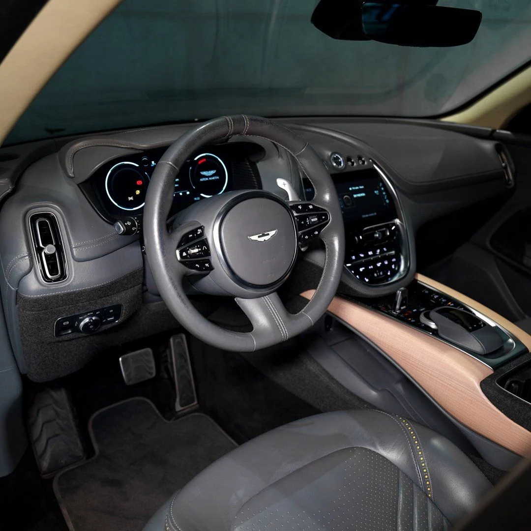 ASTON MARTIN DBX 2022