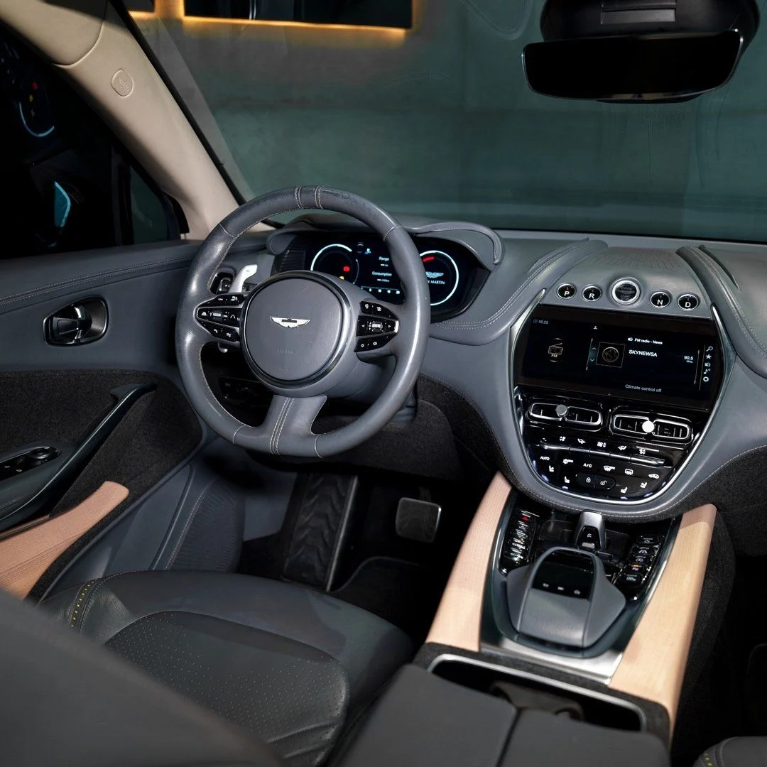 ASTON MARTIN DBX 2022