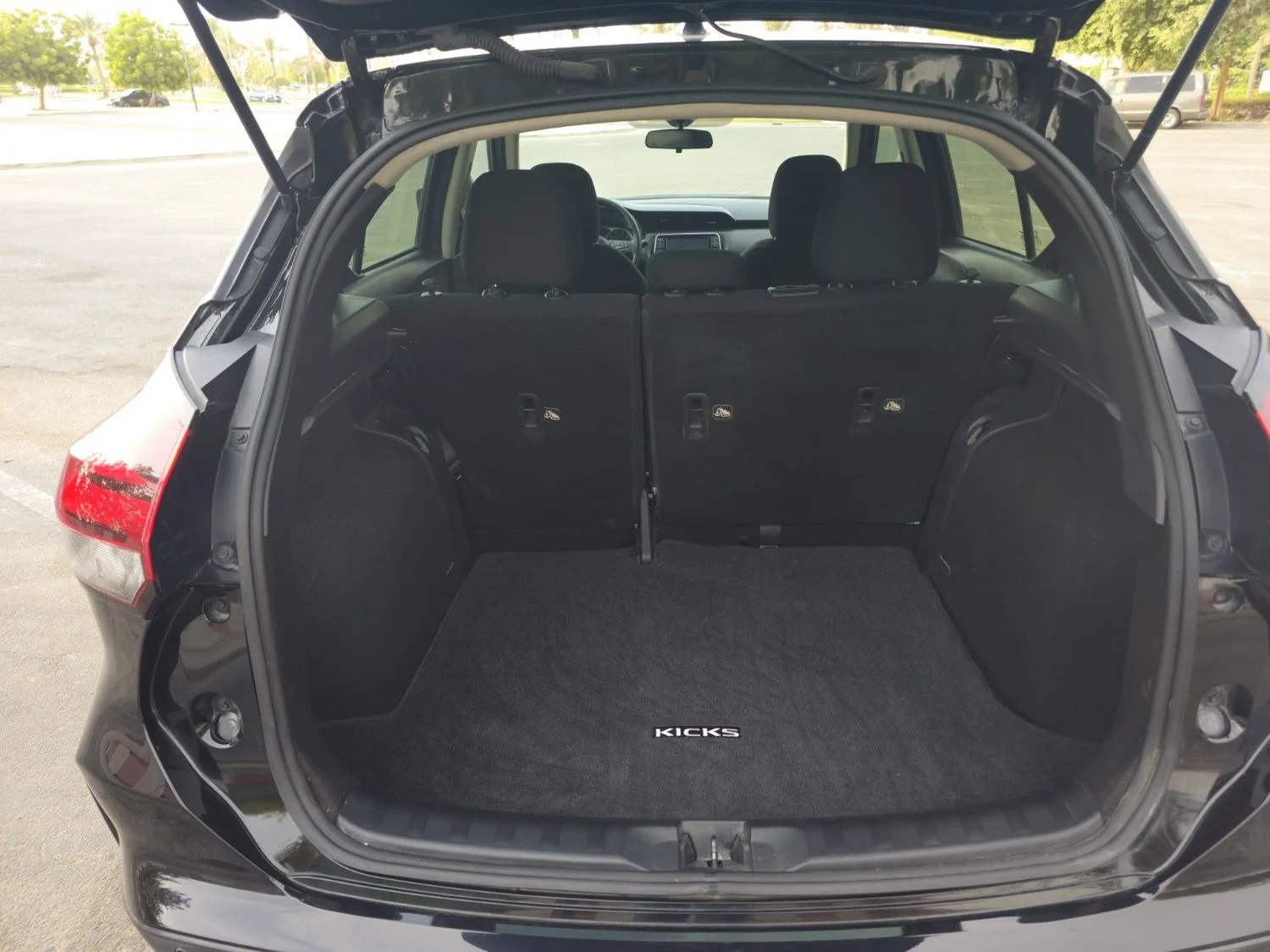 NISSAN KICKS 2025