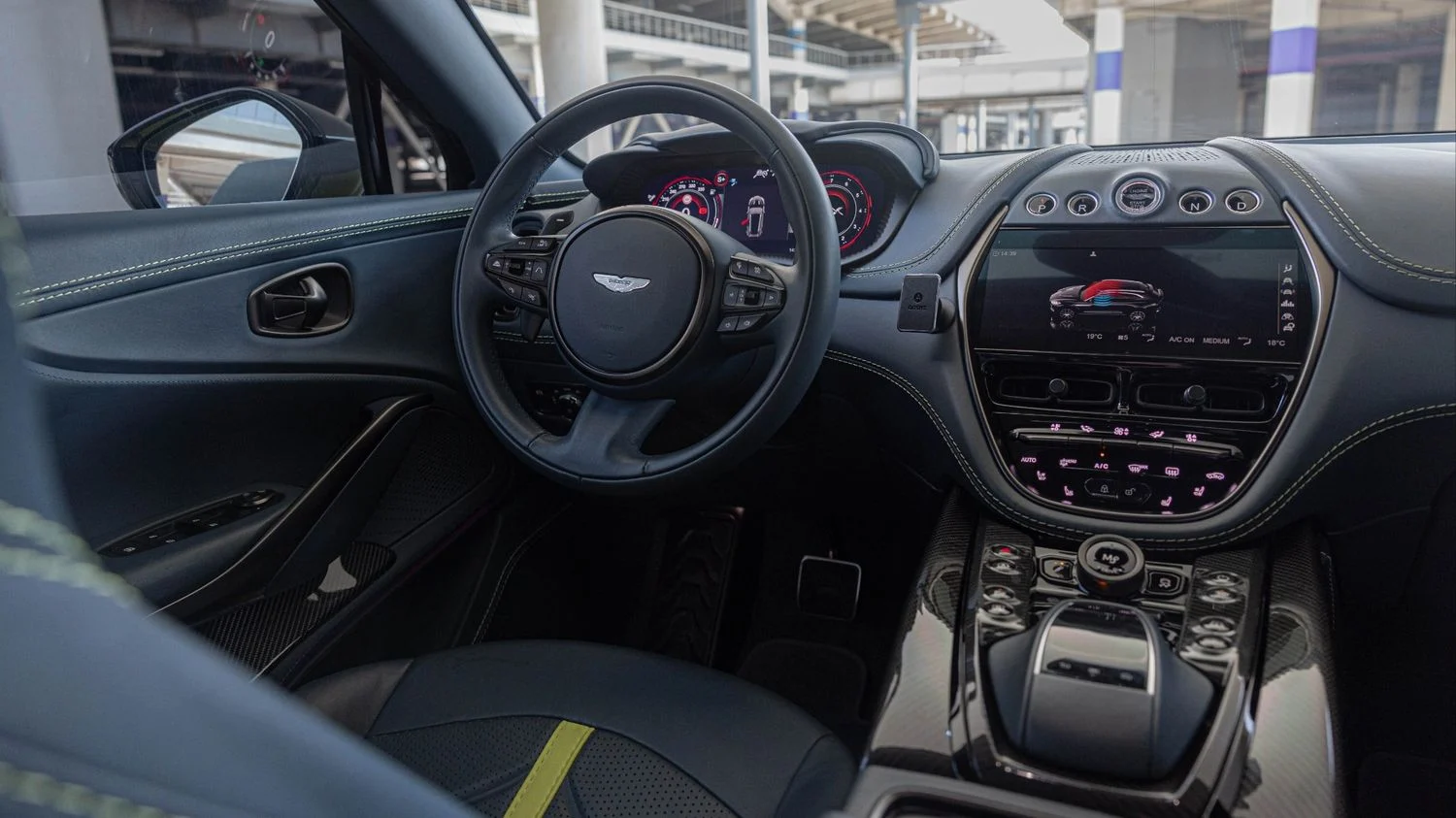 ASTON MARTIN DBX 2025