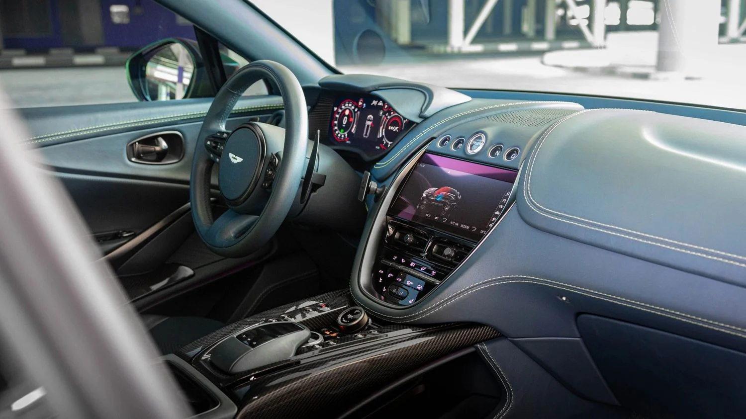 ASTON MARTIN DBX 2025