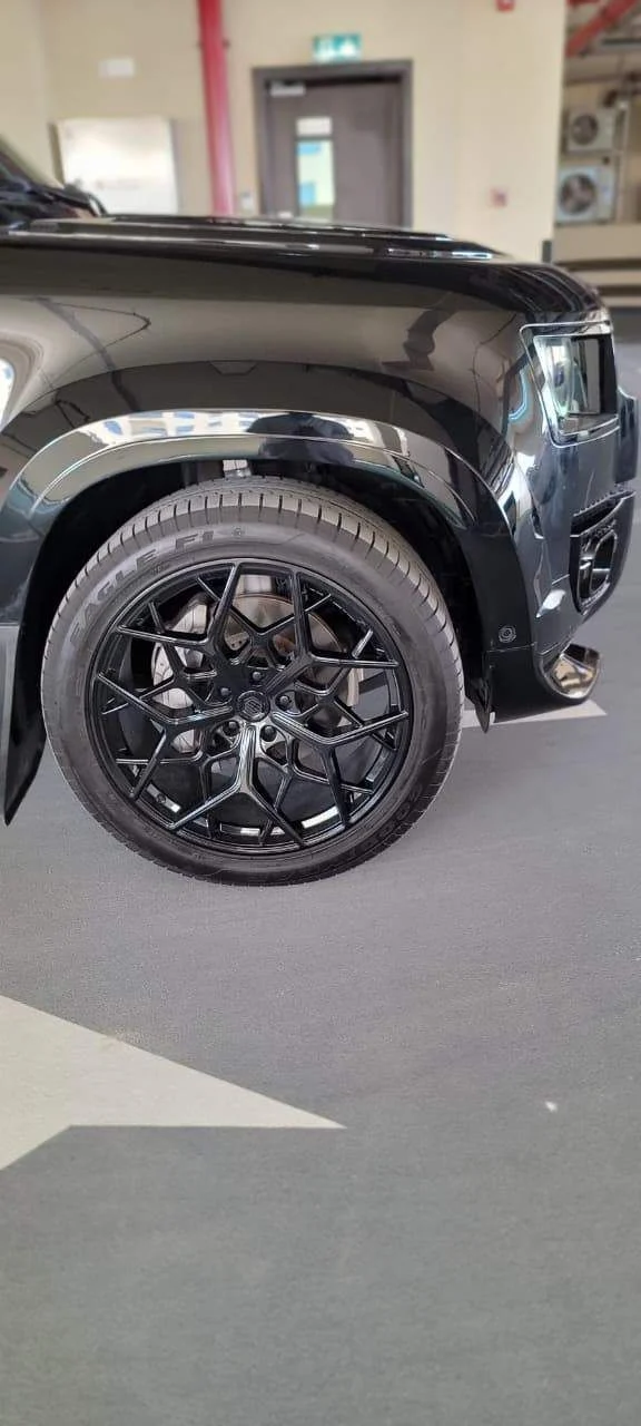 LAND ROVER DEFENDER 2024