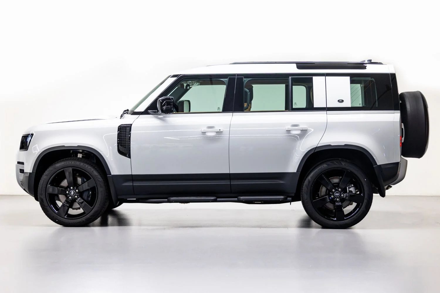 LAND ROVER DEFENDER 2024