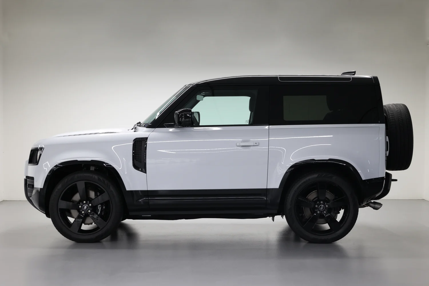 LAND ROVER DEFENDER 2023
