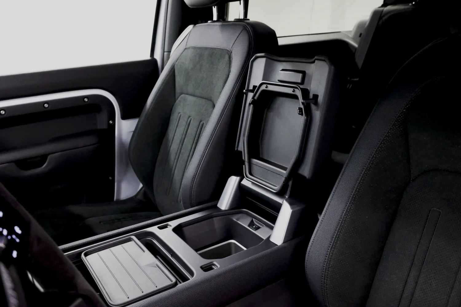 LAND ROVER DEFENDER 2023