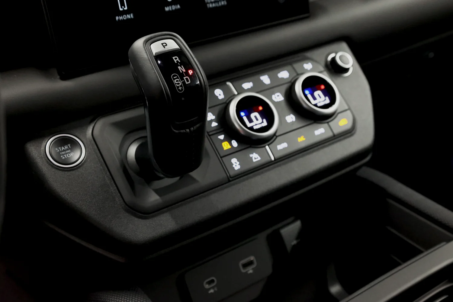 LAND ROVER DEFENDER 2023