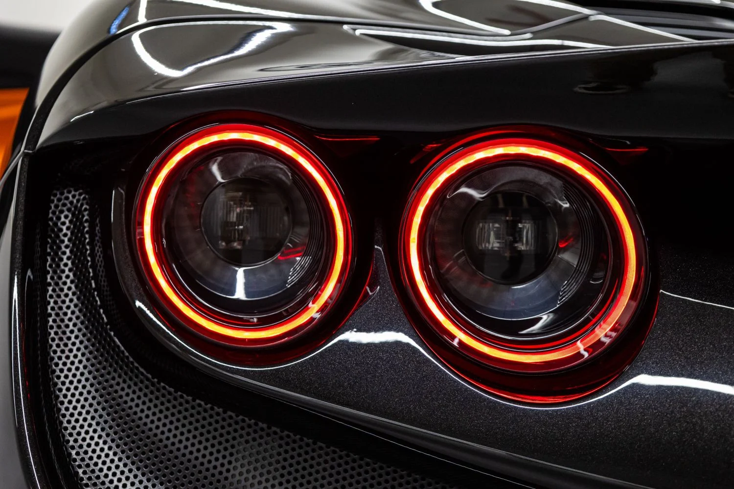 فيراري F8 2023