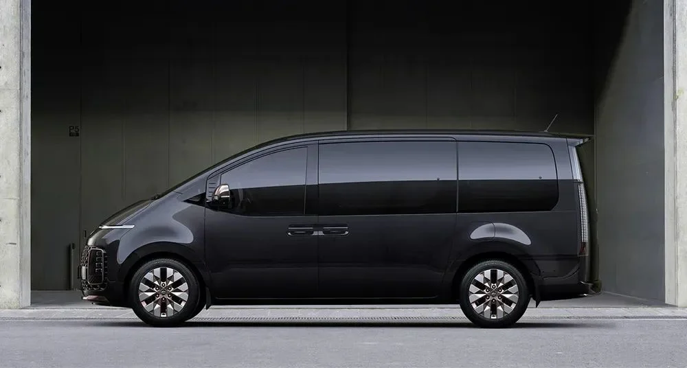 HYUNDAI STARIA 2026