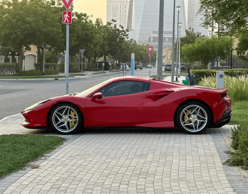 فيراري F8 2023
